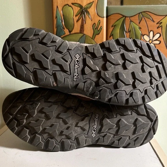 Columbia women’s/unisex Black and Tan Athletic Shoes - Picture 4 of 4